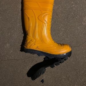 Defective Cofra Boots